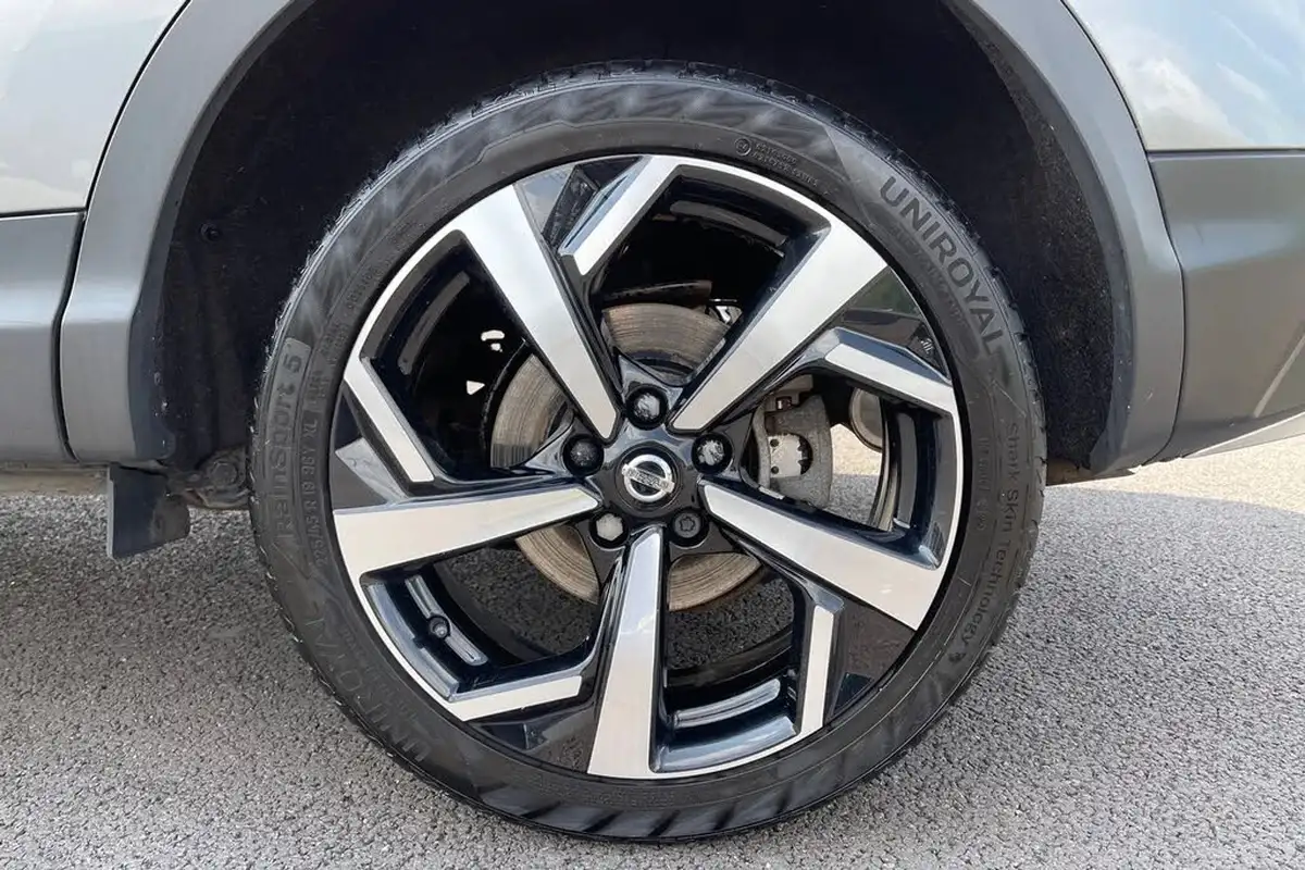 2017-nissan-qashqai-15dci-tekna-big-11