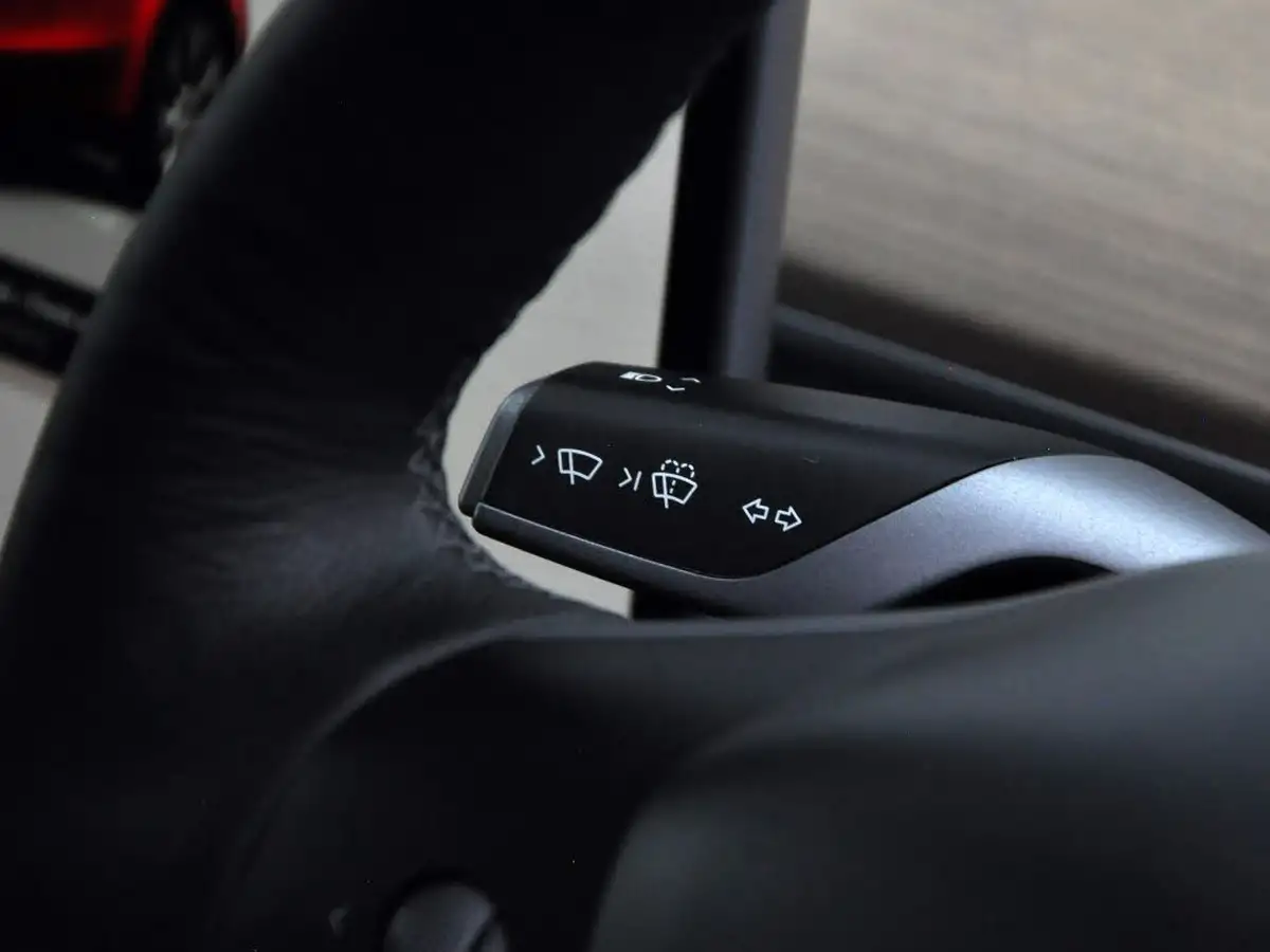 2022-tesla-model-y-e-long-range-big-78