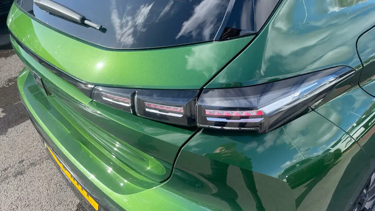 2023-peugeot-308-12-puretech-allure-130ps-ss-eat8-big-37