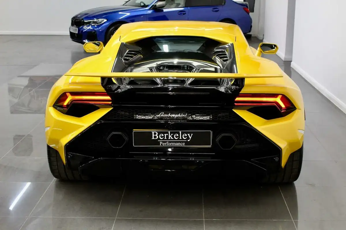 2023-lamborghini-huracan-52-tecnica-big-30