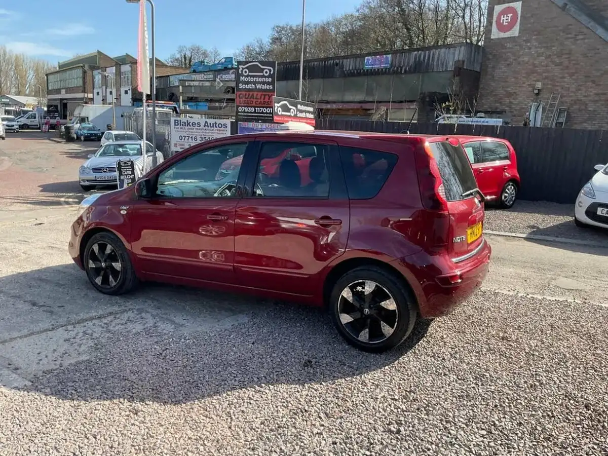 2012-nissan-note-15td-n-tec-big-75