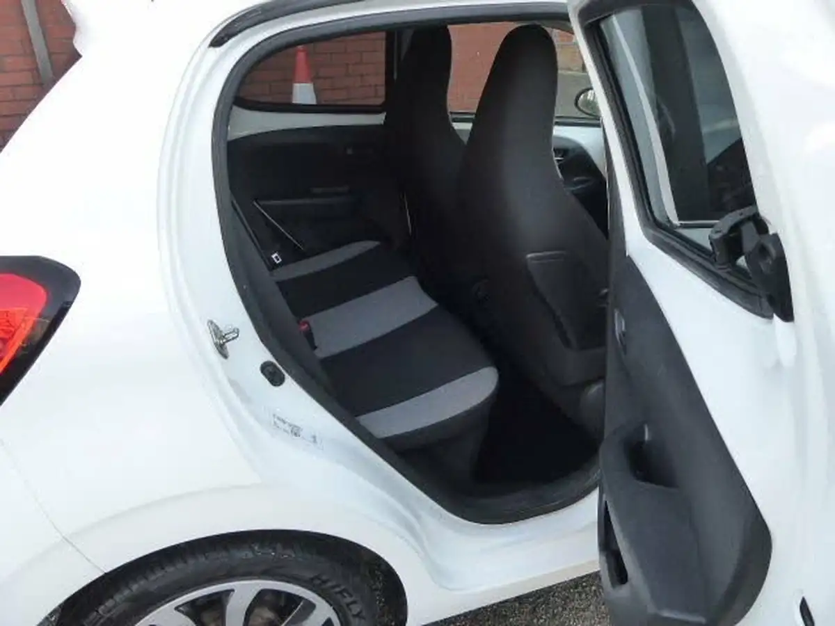 2017-citroen-c1-12-puretech-flair-5d-big-7