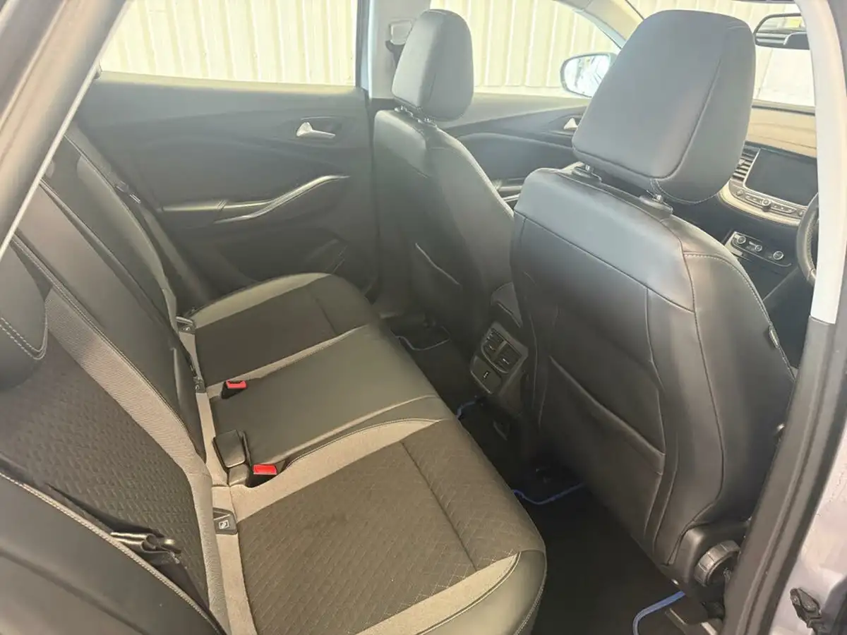2019-vauxhall-grandland-x-15td-sport-nav-big-10