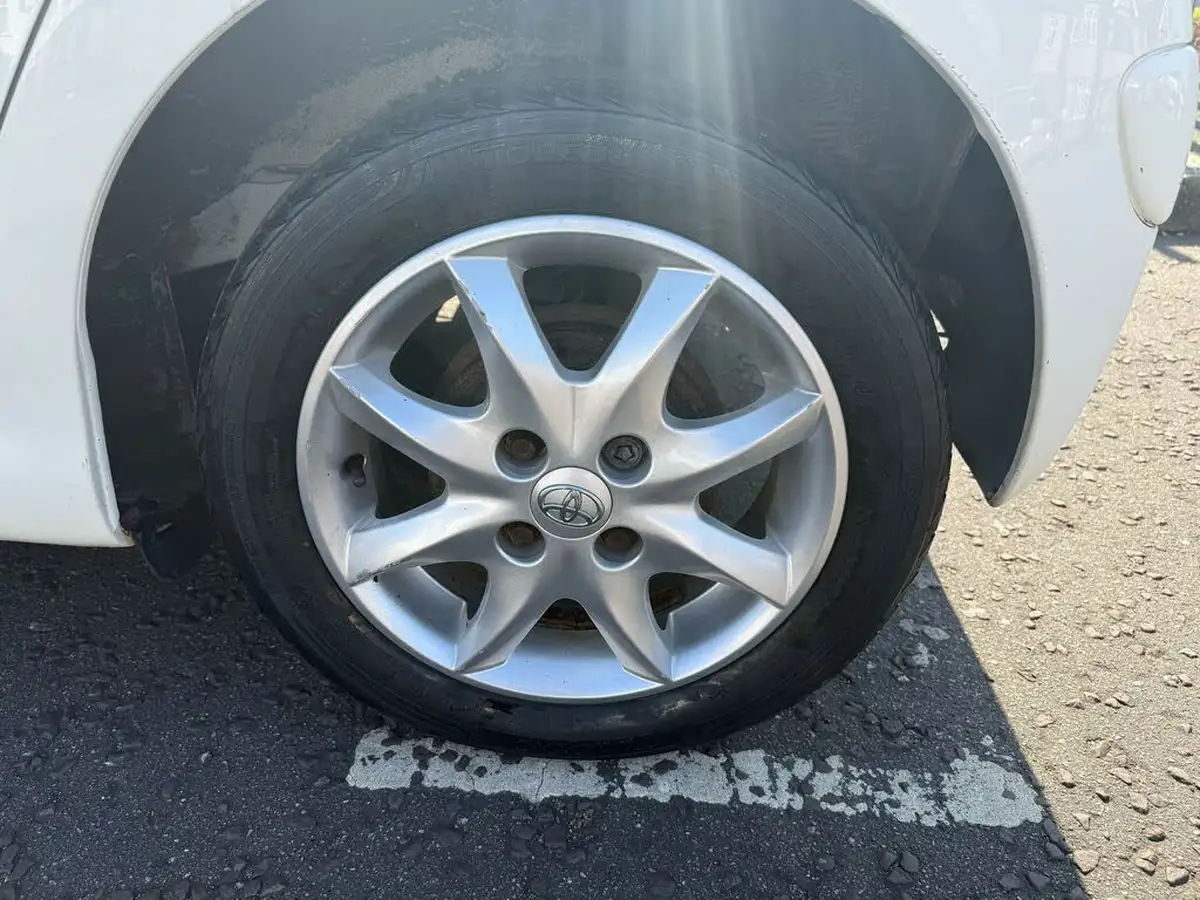 2013-toyota-aygo-10-mode-5d-big-17