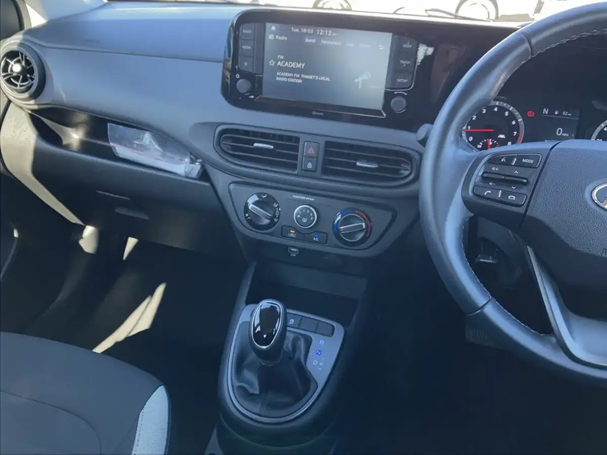 2023-hyundai-i10-10-se-connect-auto-big-16