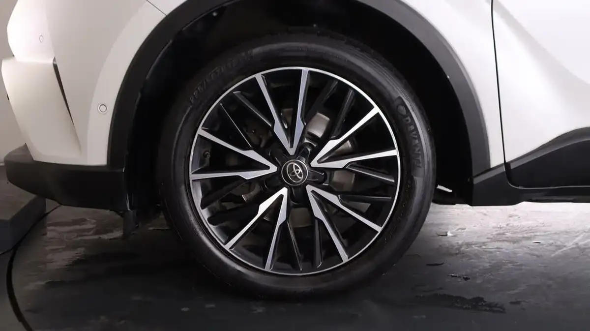 2019-toyota-c-hr-12-excel-awd-cvt-big-18