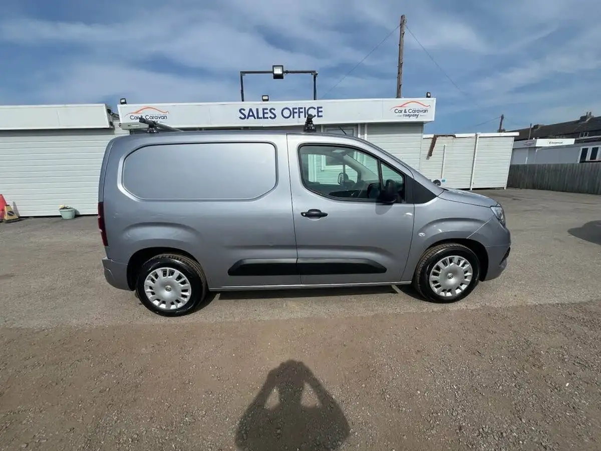 2019-vauxhall-combo-15cdti-sportive-2000-16v-100pseu6dt-l1h1panel-big-5