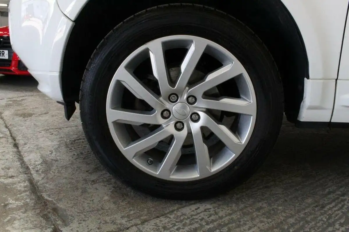 2014-land-rover-freelander-2-22td4-se-tech-big-46