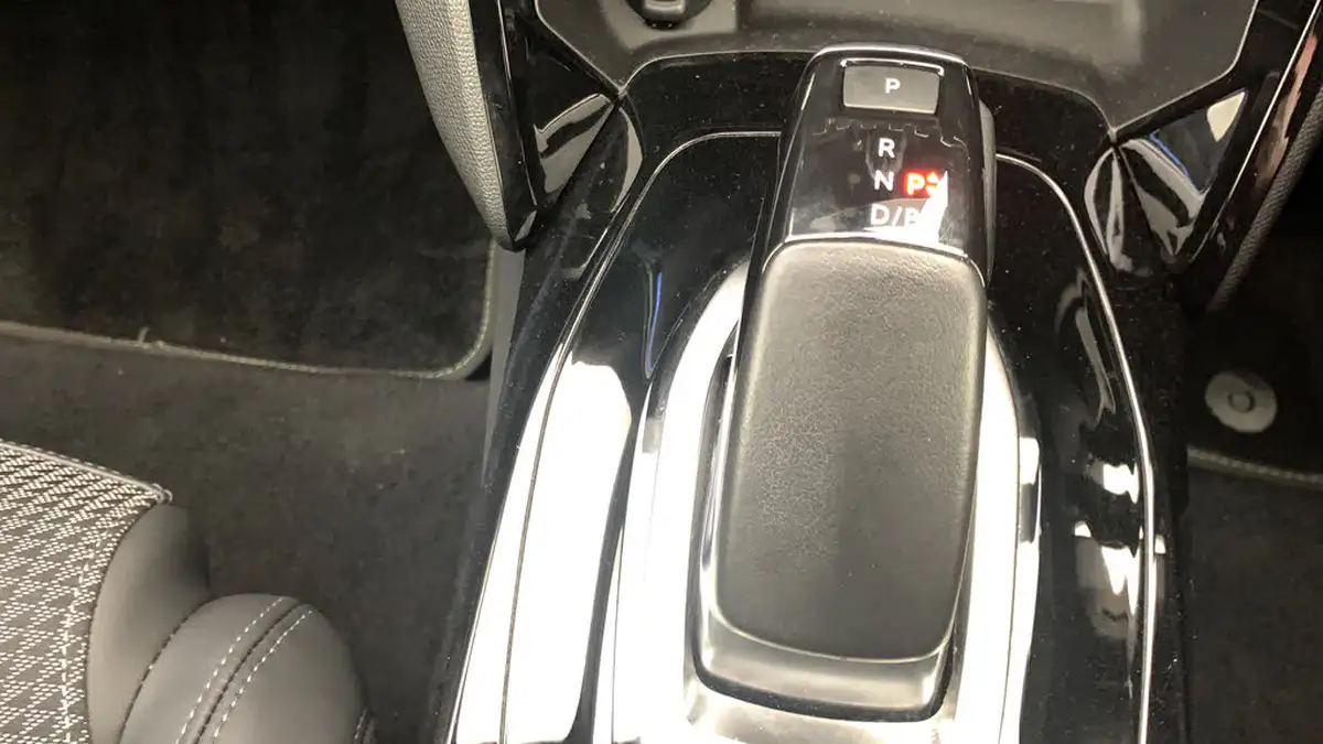 2021-peugeot-2008-suv-e-gt-big-30