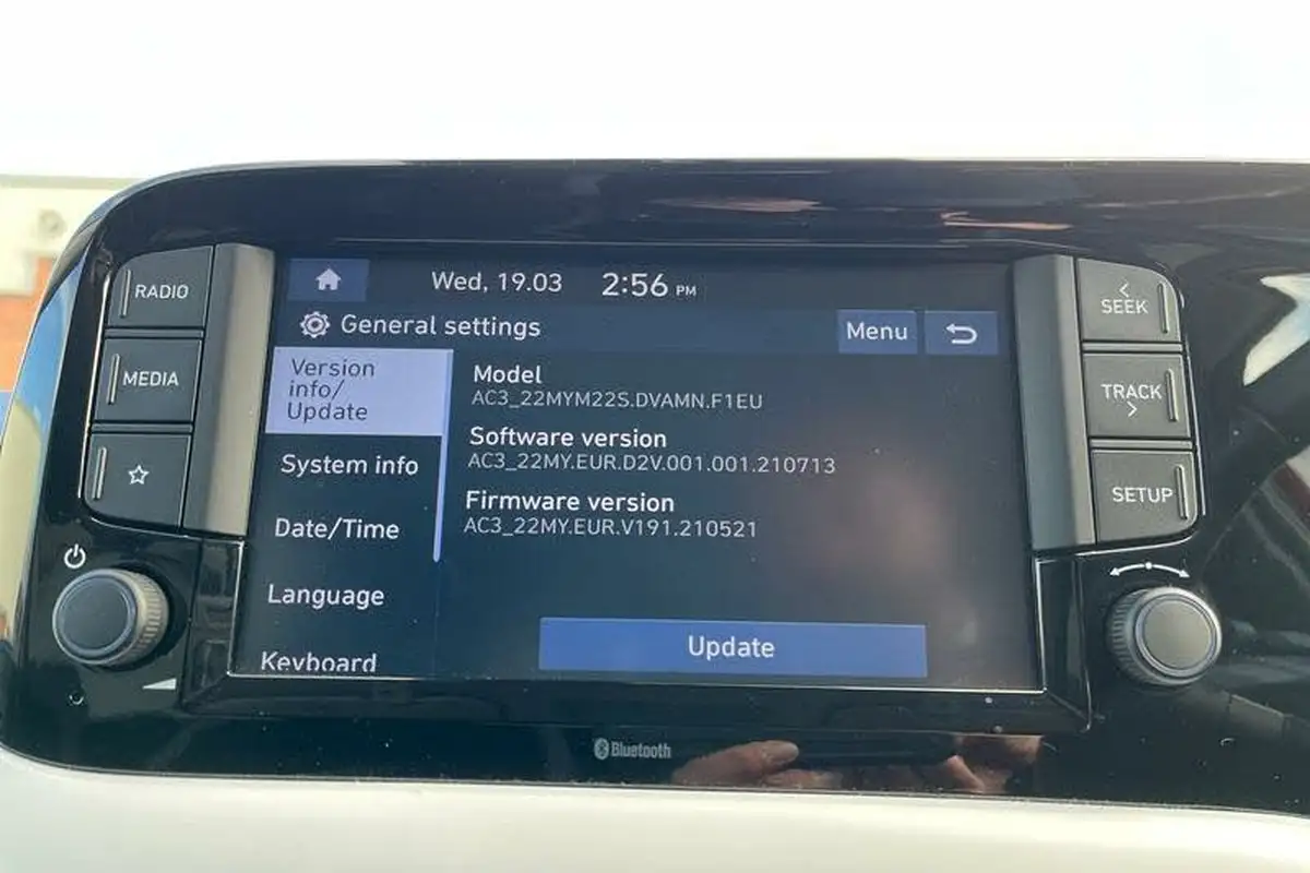 2022-hyundai-i10-12-premium-auto-big-25