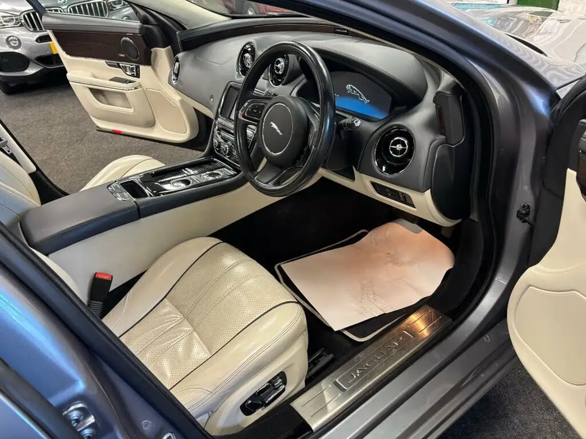 2014-jaguar-xj-series-30td-xj-portfolio-swb-auto-big-14