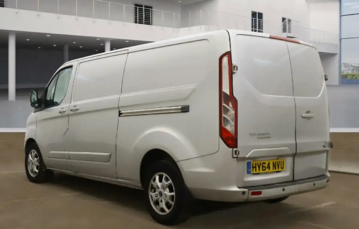 2014-ford-transit-custom-22tdci-290-l2h1-limited-125ps-panel-van-big-3