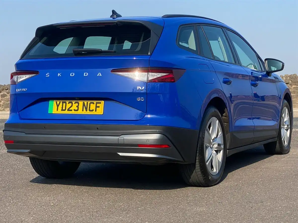 2023-skoda-enyaq-e-60-big-17
