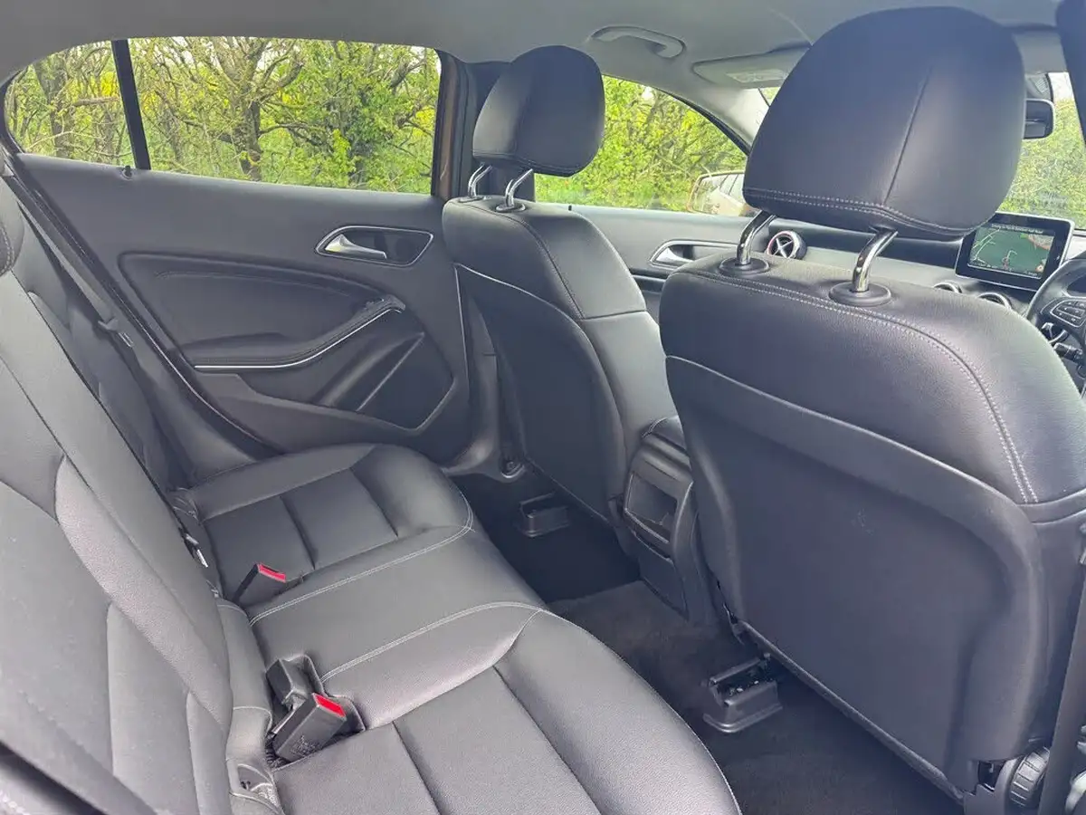 2017-mercedes-benz-gla-class-16-gla-200-se-executive-big-13