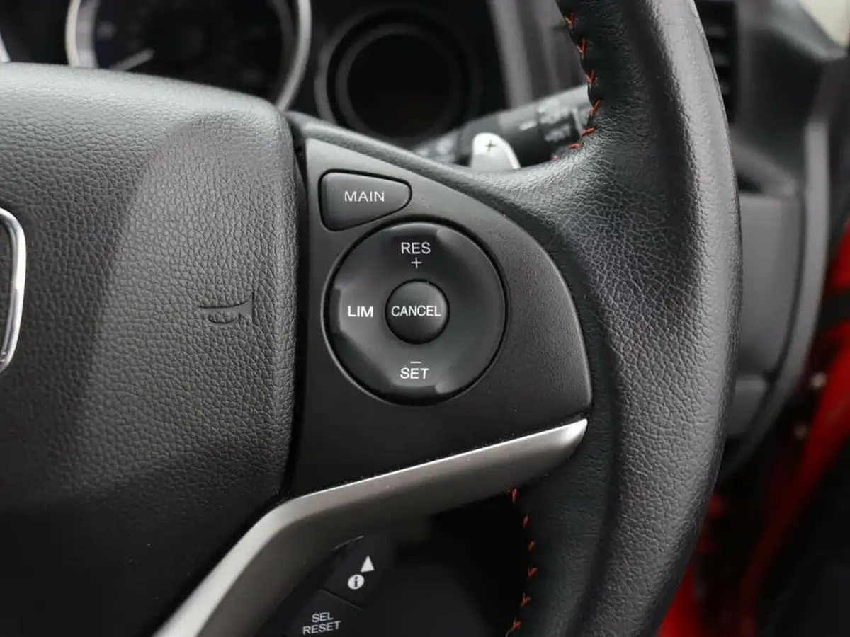2019-honda-jazz-15-i-vtec-sport-navi-cvt-big-14