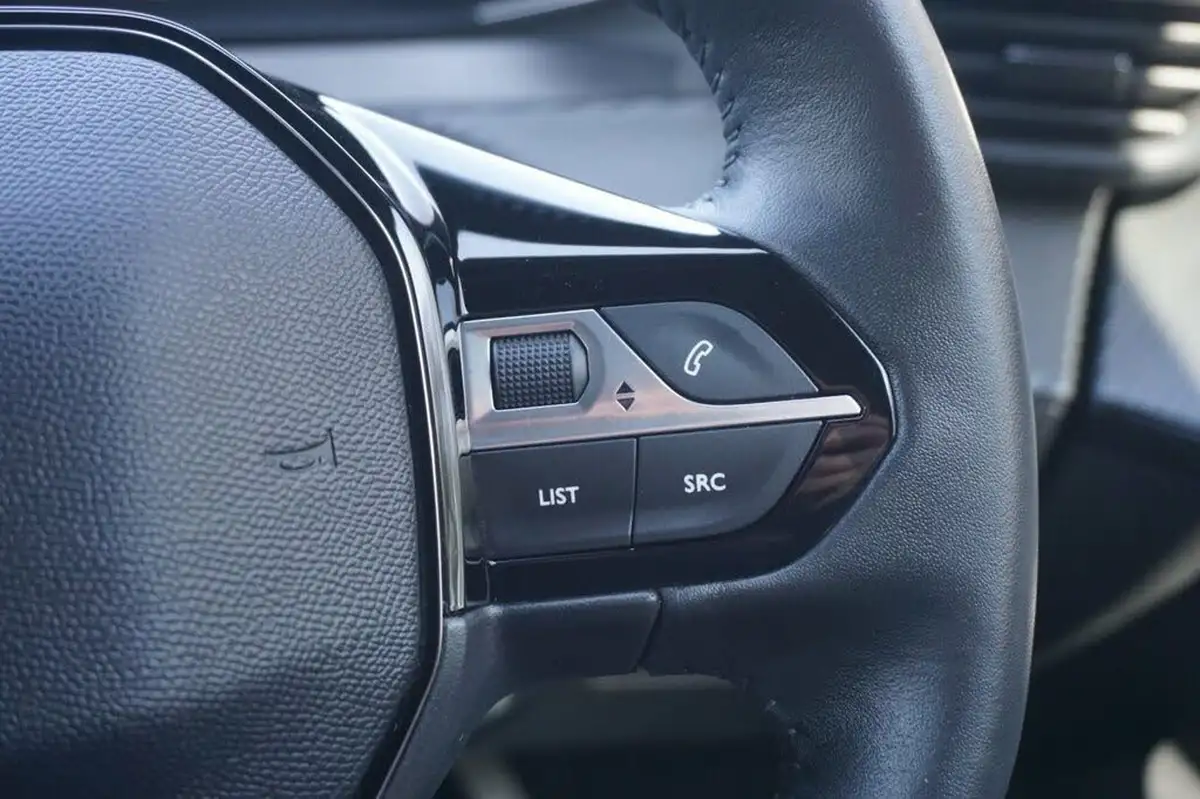 2023-peugeot-2008-suv-e-allure-big-24