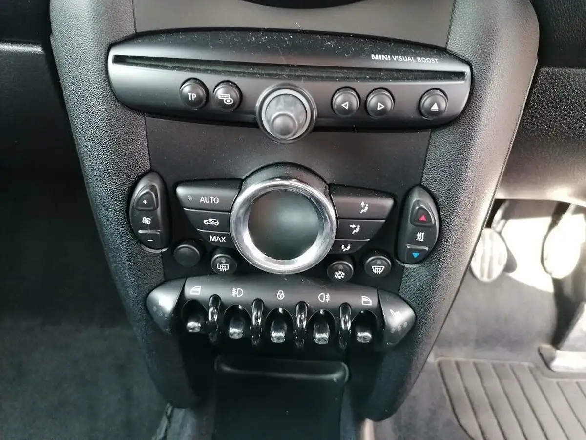 2012-mini-cooper-16-john-cooper-works-chili-coupe-3d-big-18