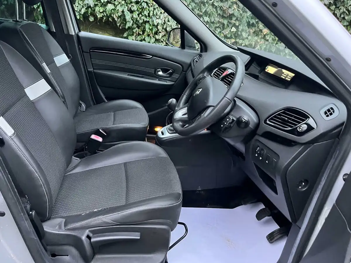 2011-renault-scenic-16-dynamique-tom-tom-big-19