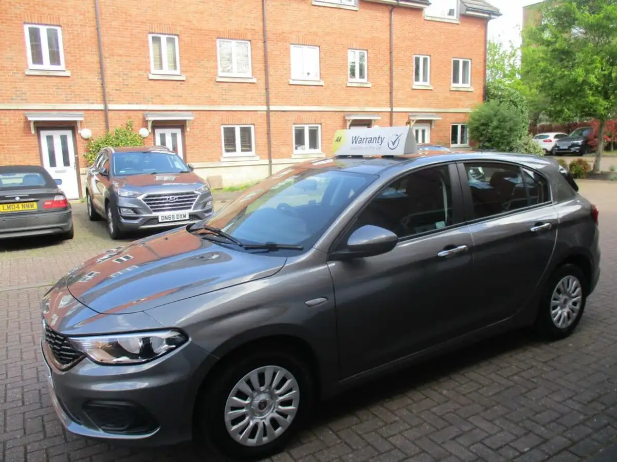 2017-fiat-tipo-14-easy-hatchback-big-10