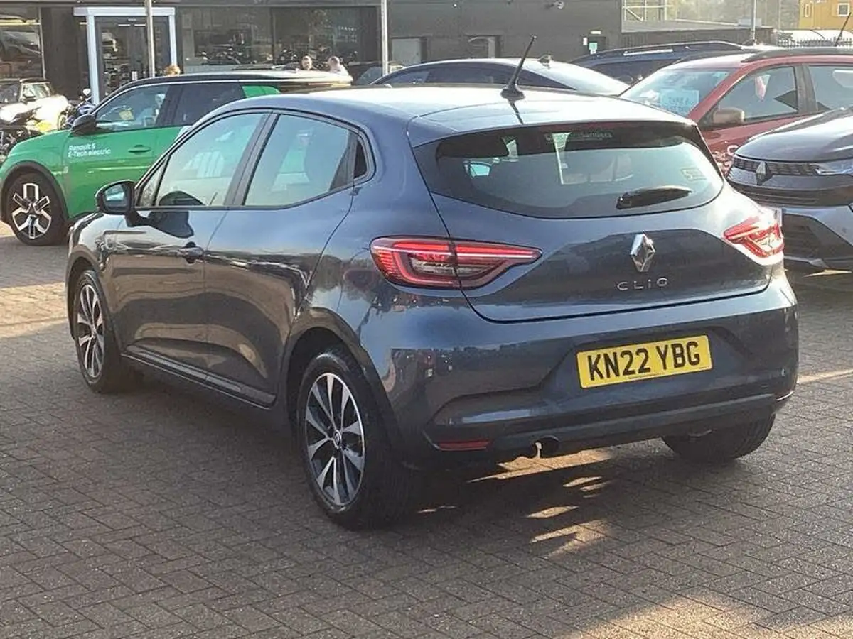 2022-renault-clio-10-tce-iconic-edition-big-4