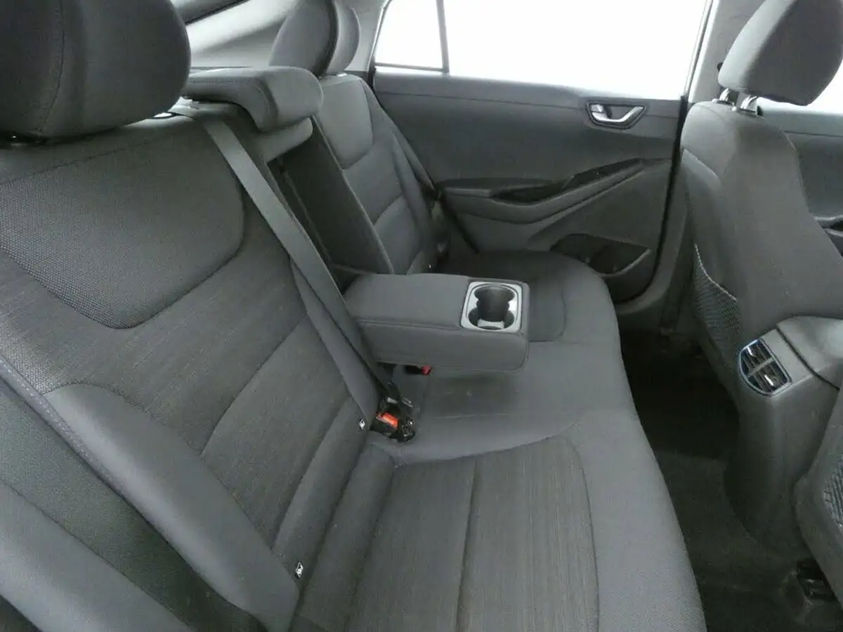 2018-hyundai-ioniq-16-gdi-premium-hybrid-big-14