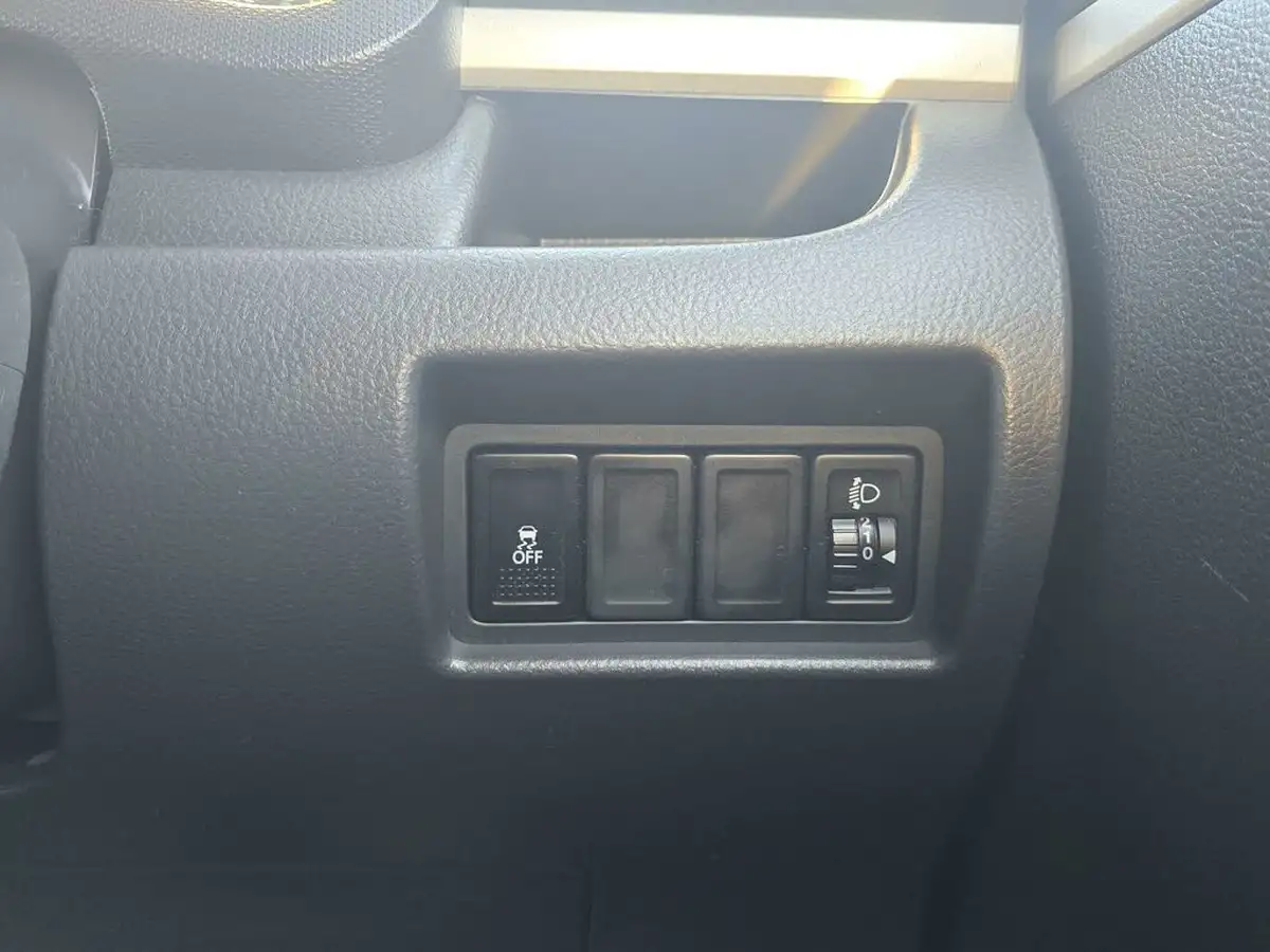 2013-suzuki-swift-12-sz2-5d-big-24