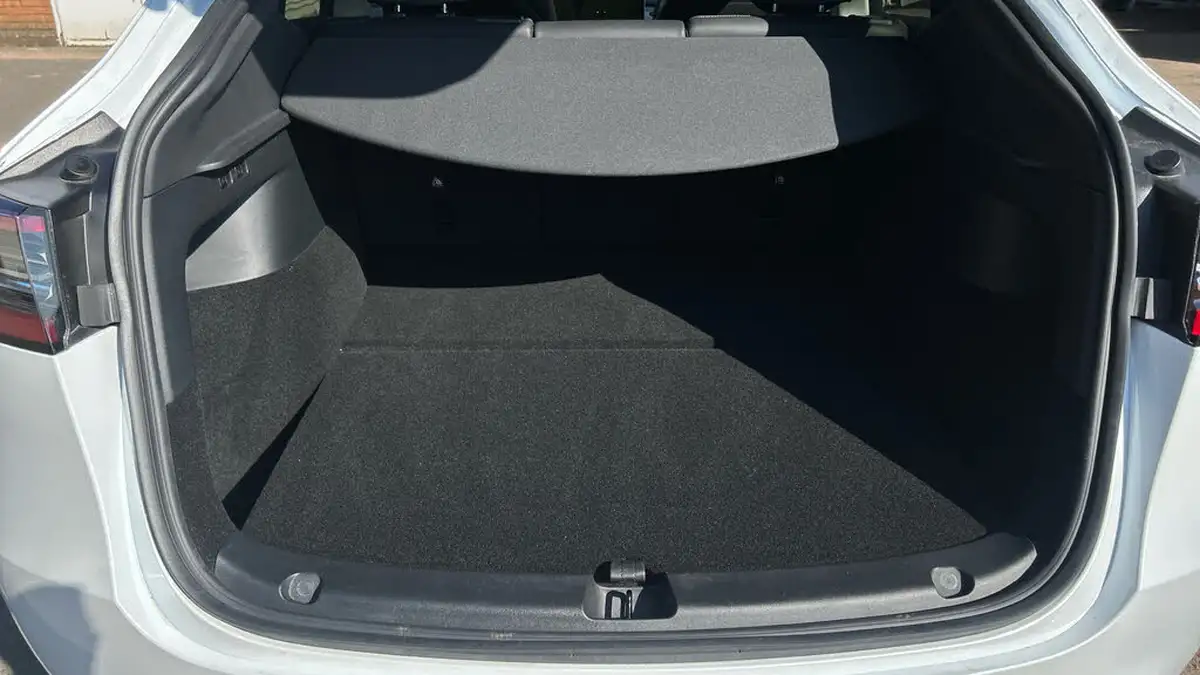 2023-tesla-model-y-e-rwd-big-14