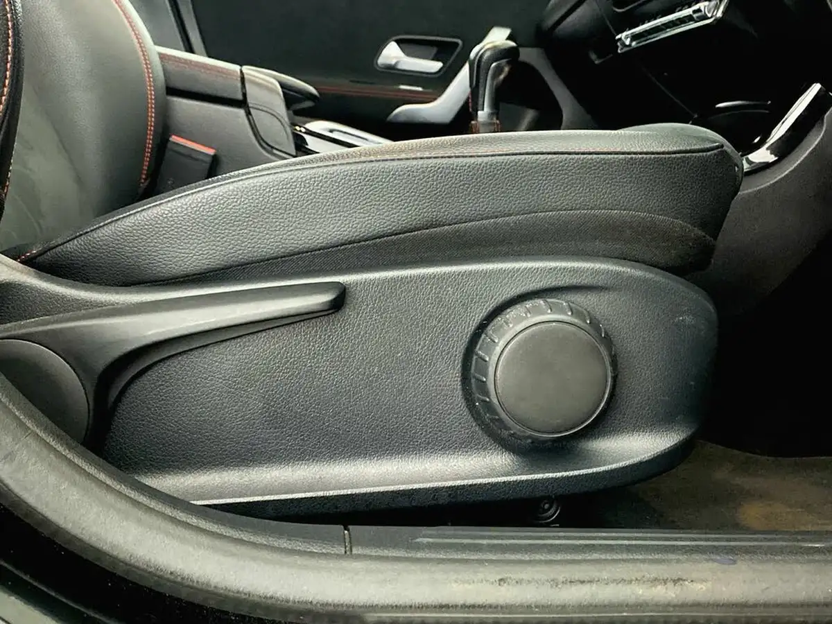 2019-mercedes-benz-a-class-13-a200-amg-line-hatchback-5d-big-13