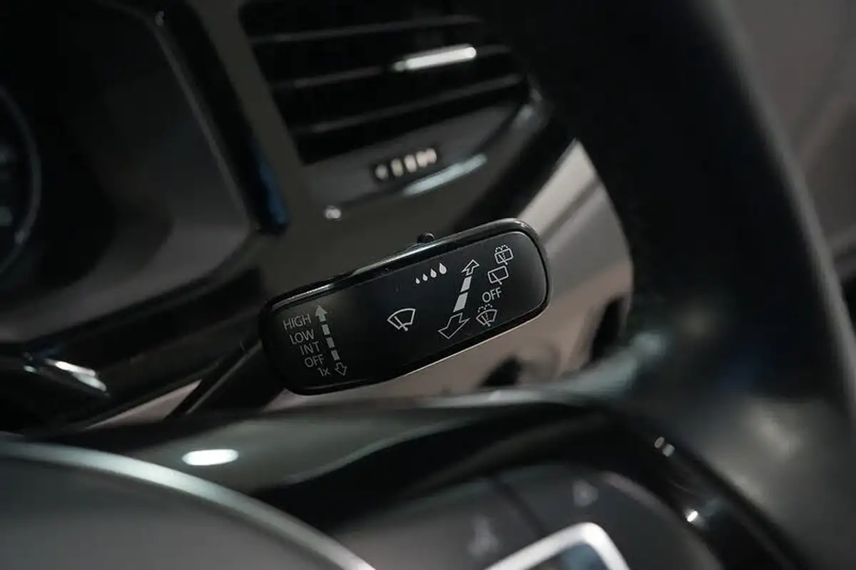 2018-volkswagen-polo-10-se-75ps-big-28