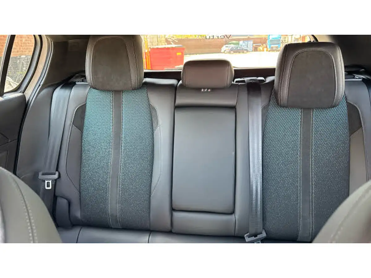 2024-peugeot-308-e-first-edition-big-14