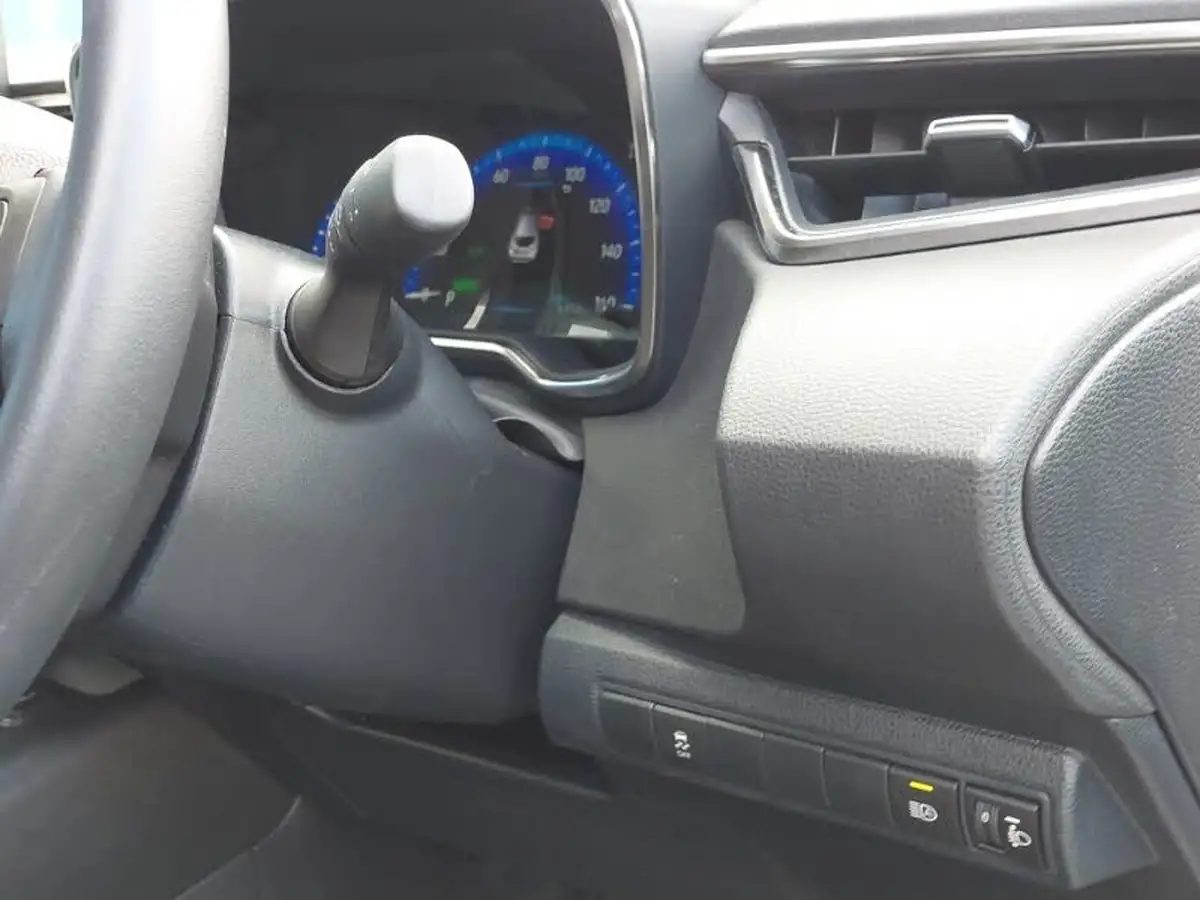 2021-toyota-corolla-18-vvt-i-icon-trk-hatchback-5d-big-12