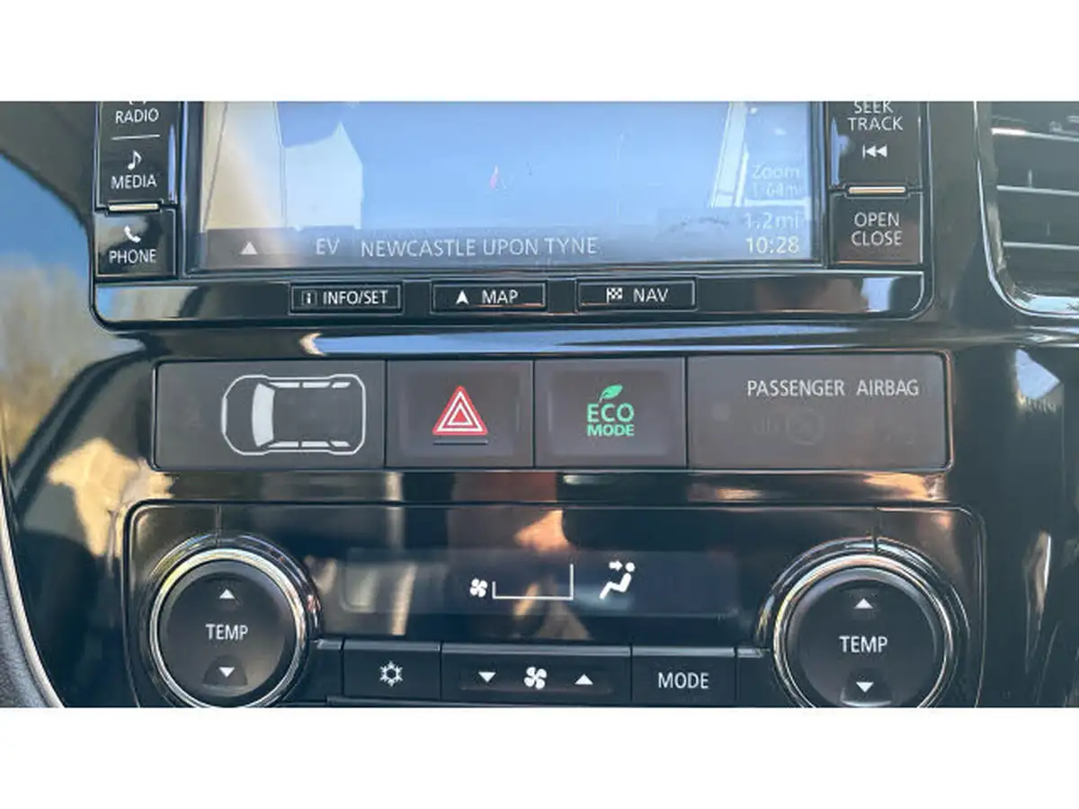 2015-mitsubishi-outlander-20-gx4h-phev-big-41