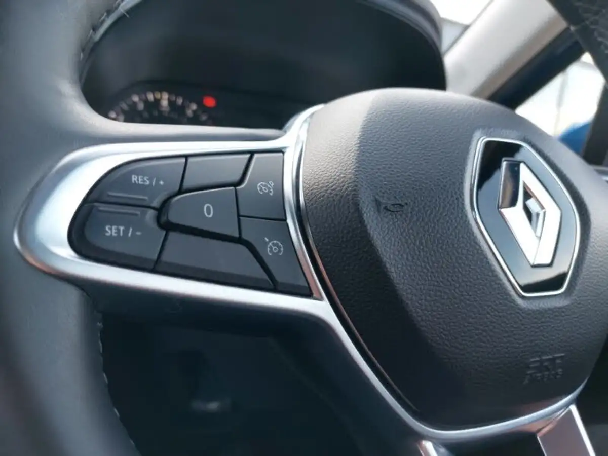 2021-renault-clio-10-tce-iconic-90ps-big-15