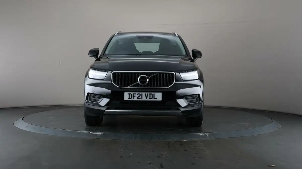 2021-volvo-xc40-15-t3-momentum-161bhp-auto-big-2