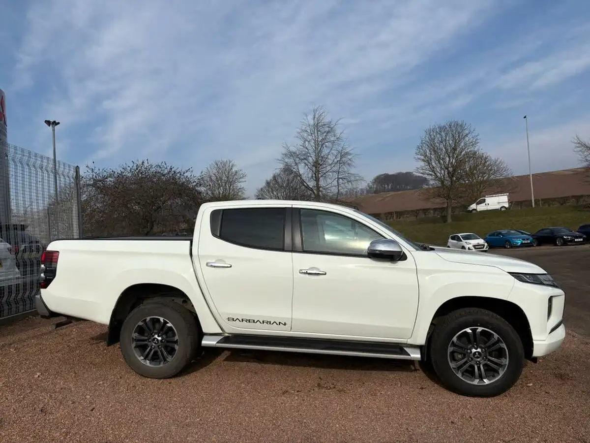 2021-mitsubishi-l200-22di-d-barbarian-auto-big-0