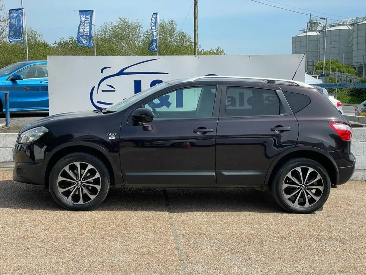 2013-nissan-qashqai-15td-n-tec-big-1