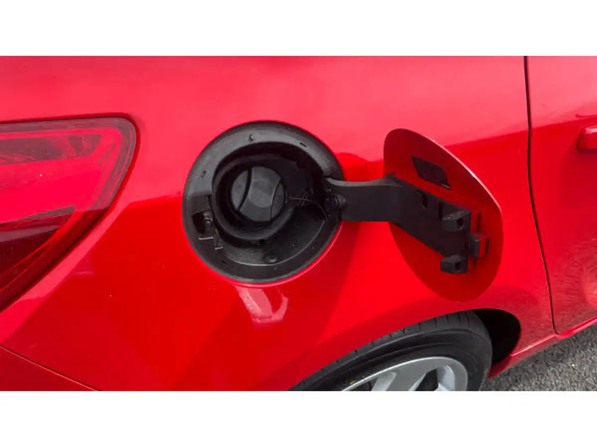 2013-vauxhall-astra-16-limited-edition-big-30
