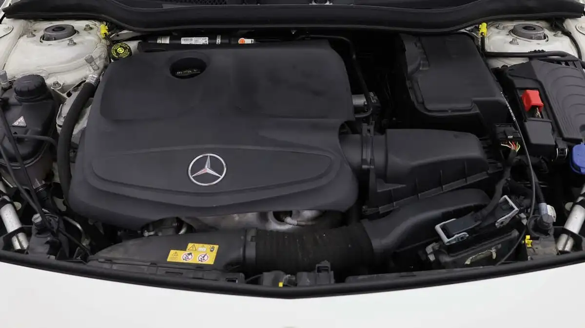 2017-mercedes-benz-a-class-16-a200-amg-line-ss-7g-dct-big-18