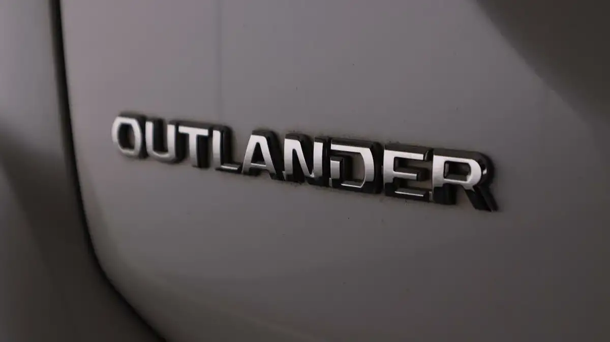 2019-mitsubishi-outlander-20-exceed-big-21