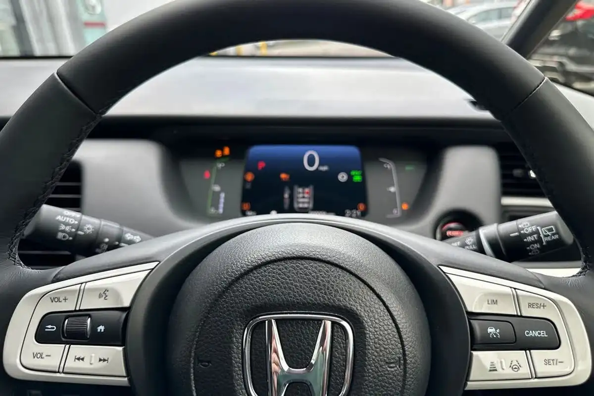 2025-honda-jazz-15-i-mmd-elegance-big-24