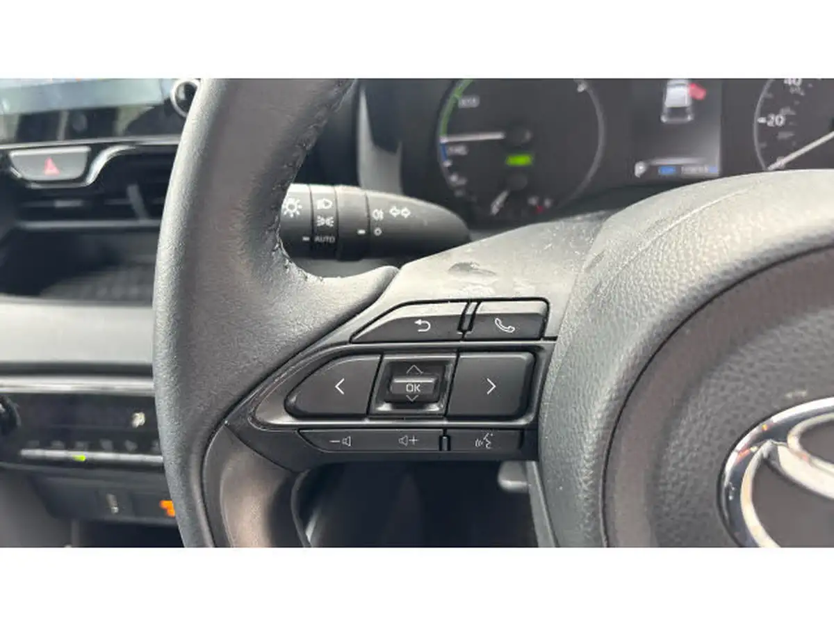 2023-toyota-yaris-15-vvt-i-icon-big-24