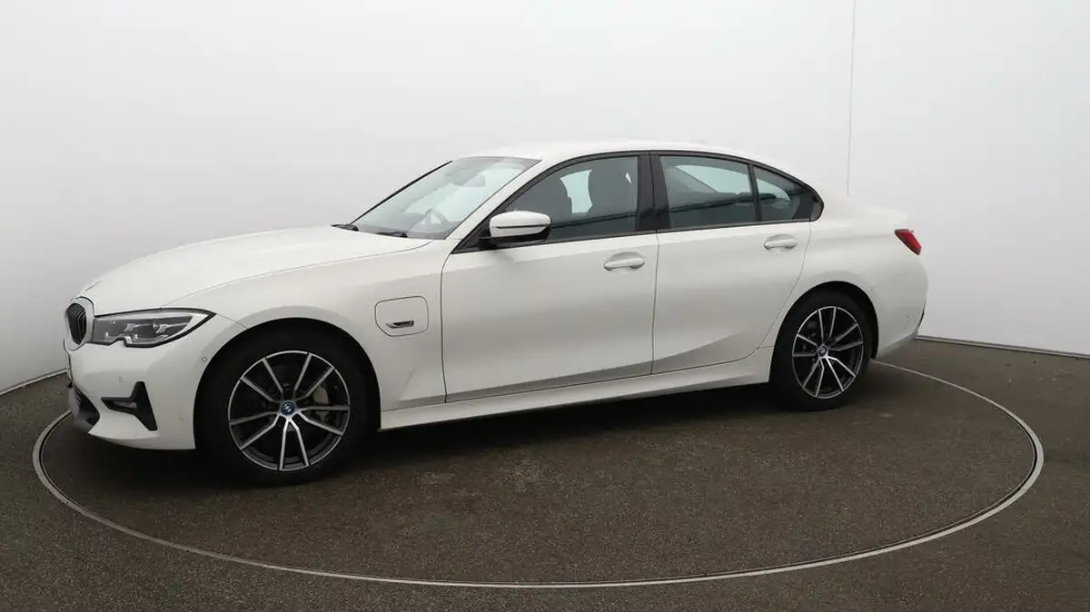 2022-bmw-3-series-20-330e-sport-pro-saloon-4d-big-58