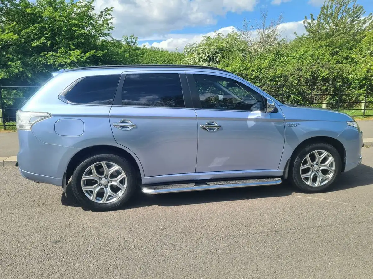 2015-mitsubishi-outlander-20-gx4h-phev-big-5