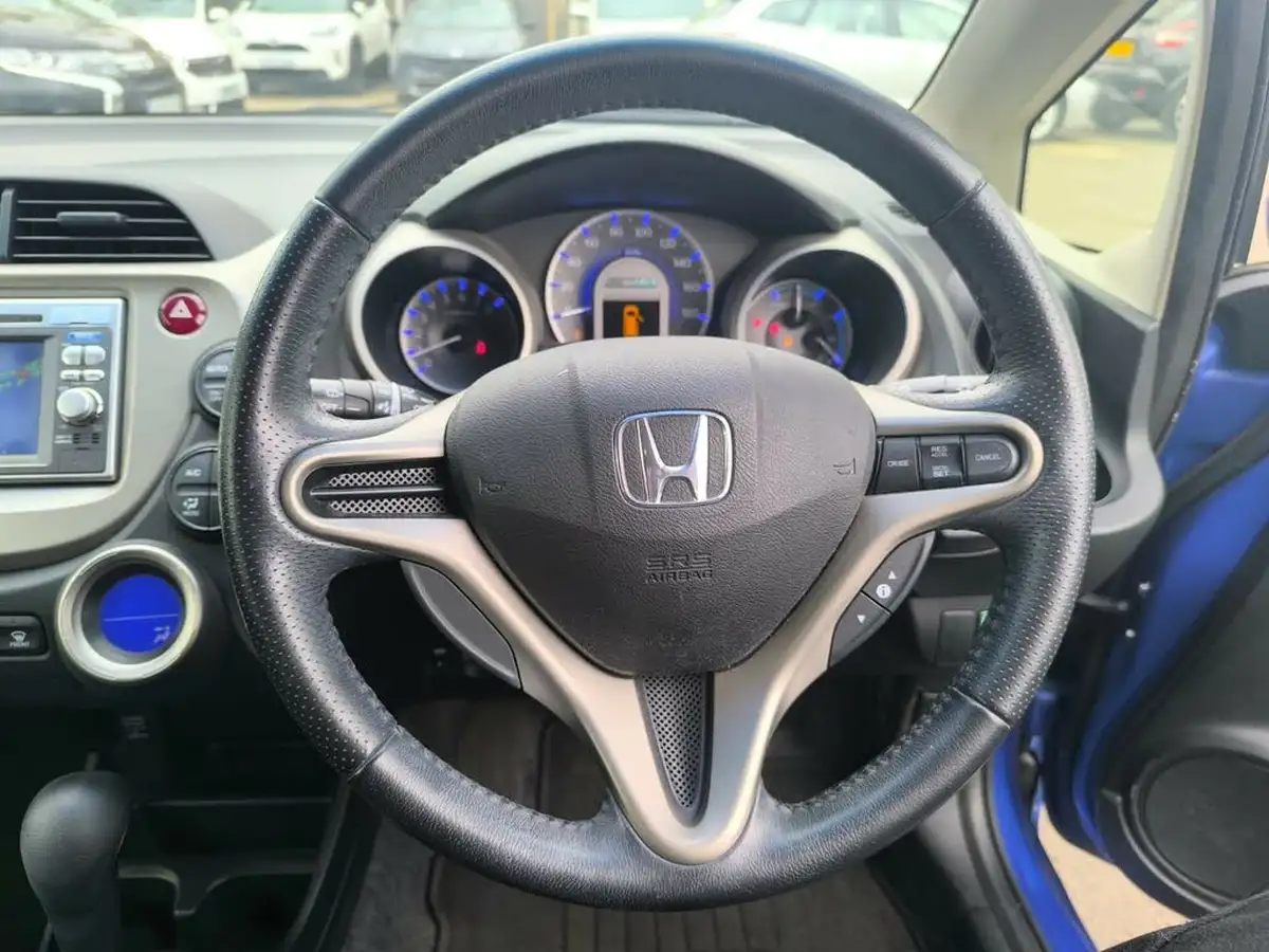 2012-honda-fit-13-hybrid-jazz-big-14