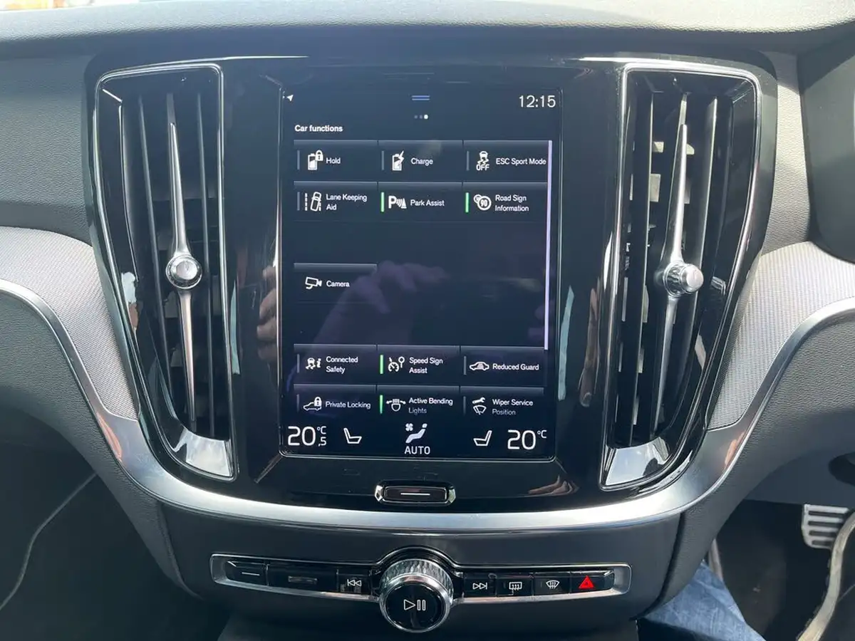 2021-volvo-v60-20-t6-r-design-340bhp-big-7
