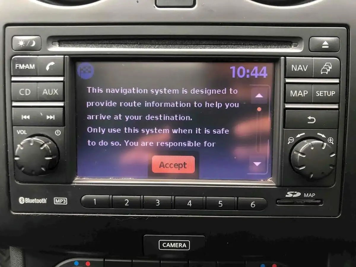 2013-nissan-qashqai-15td-360-big-15