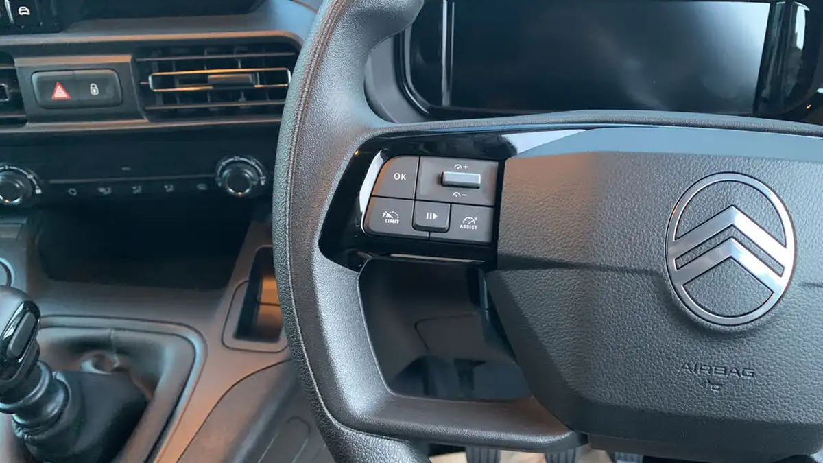 2024-citroen-berlingo-15-bluehdi-m-enterprise-100pseu6e-big-22