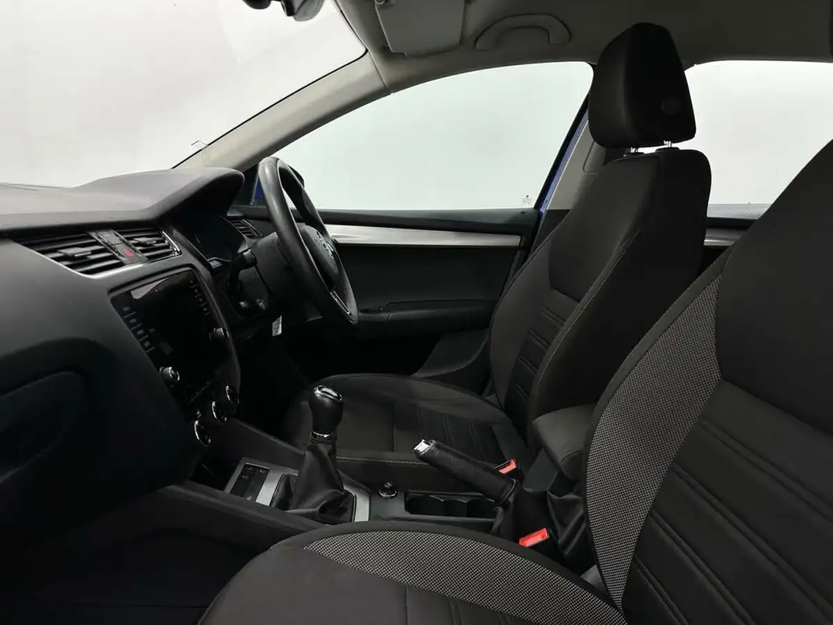 2020-skoda-octavia-16tdi-se-technology-estate-big-31