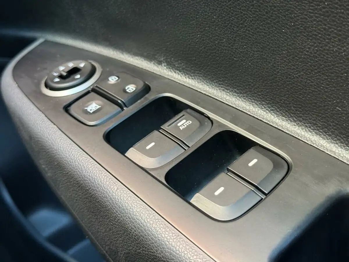 2018-hyundai-i10-12-premium-se-big-14