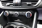 2017-alfa-romeo-giulia-20-veloce-small-15